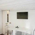 Super 1 Bedroom Διαμέρισμα Βενετία